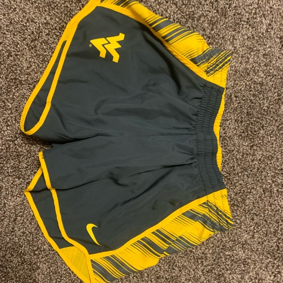 Nike dri-fit shorts - Picture 1 of 2